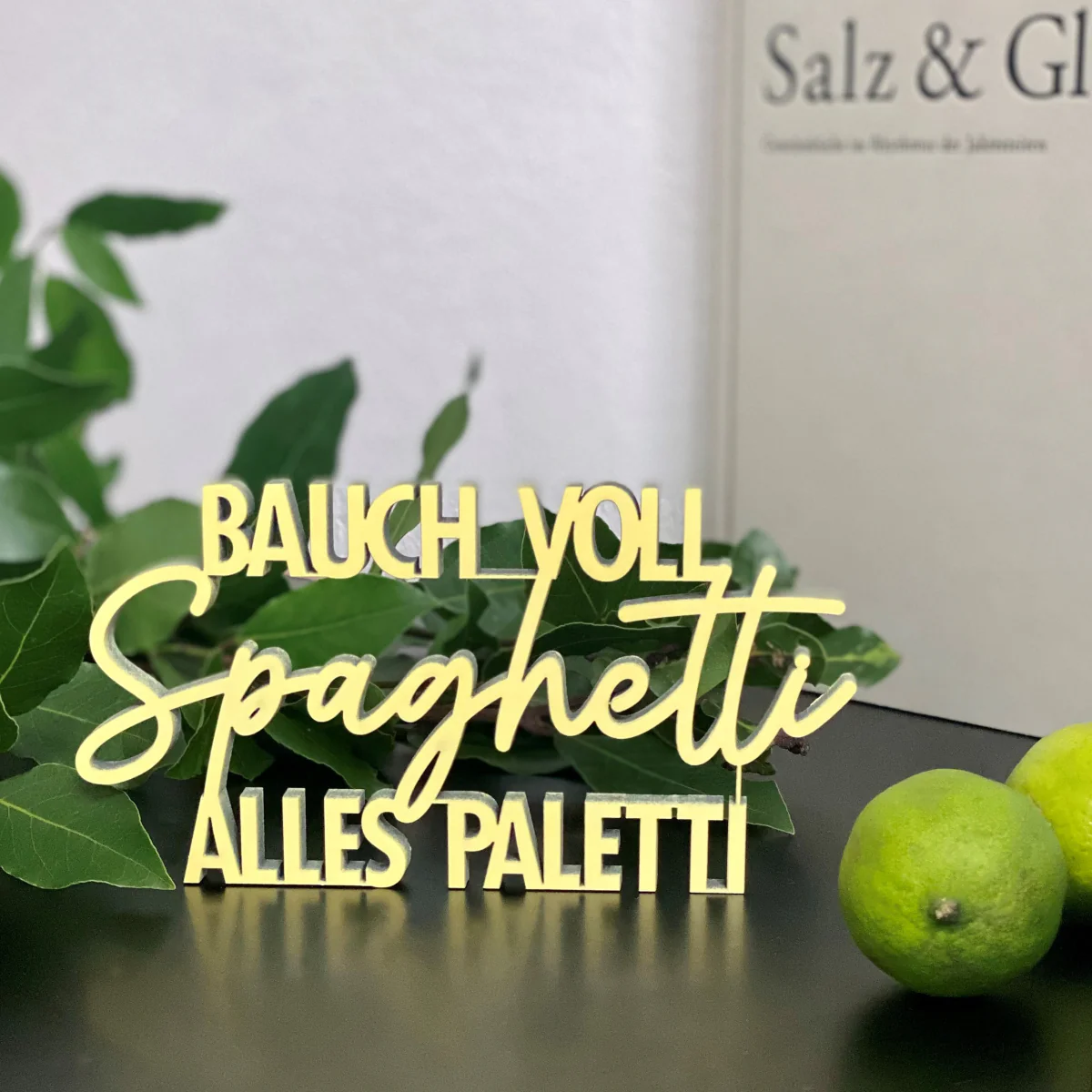 Bauch voll Spaghetti alles paletti - neonroter 3D Schriftzug aus Holz