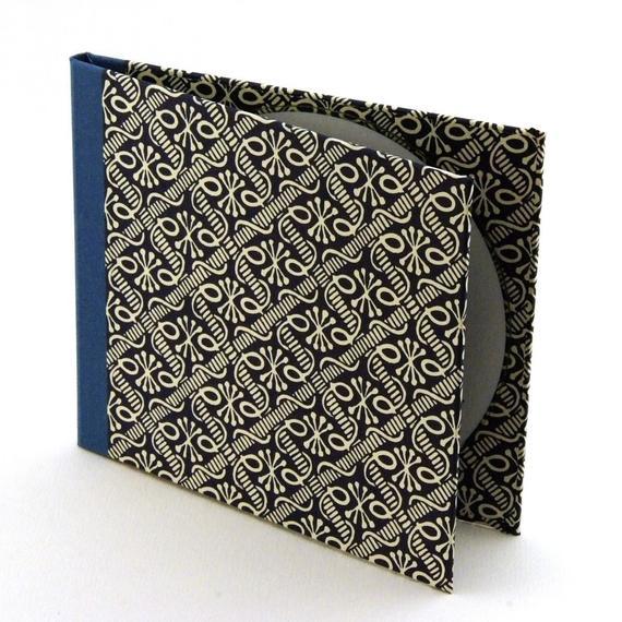 CD Hülle | DVD Verpackung | Wachsbatik blau weiß