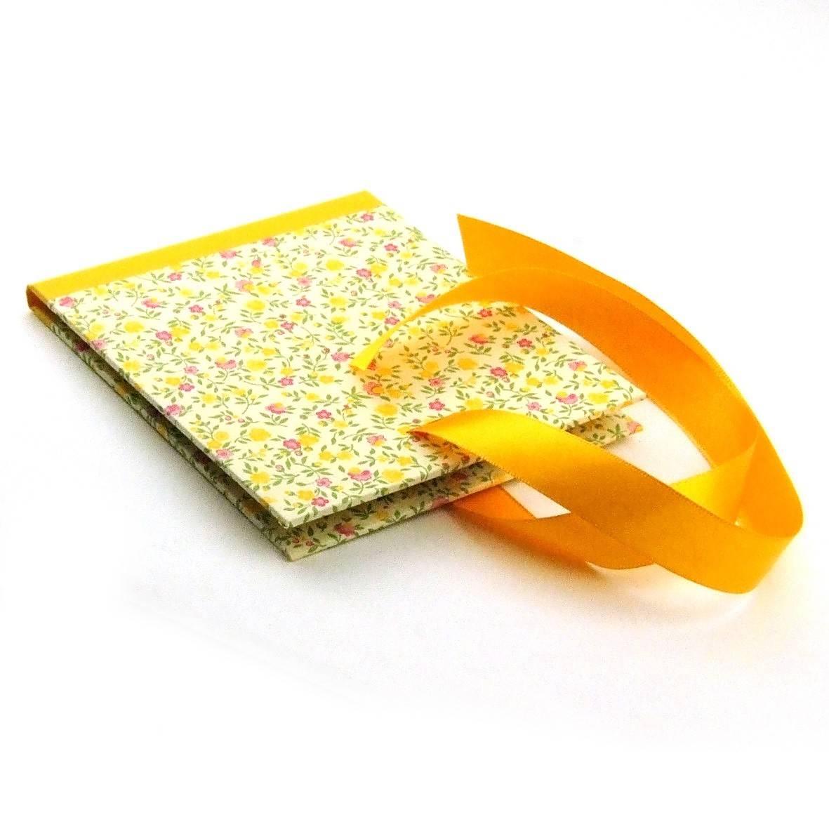 CD Hülle Blumenregen gelb rosa mit Satinband