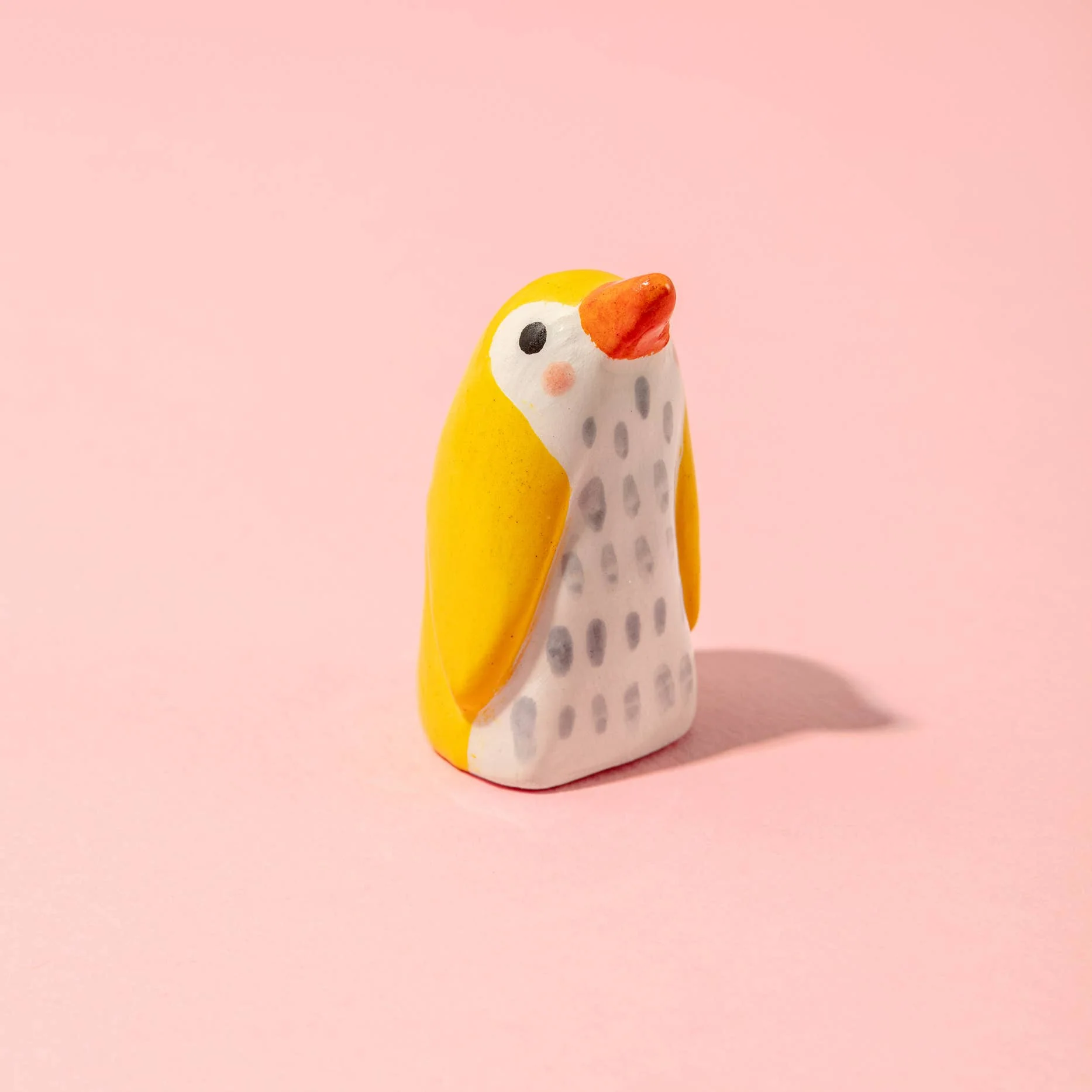 Kleine Keramikskulptur  |  Baby Pinguin gelb