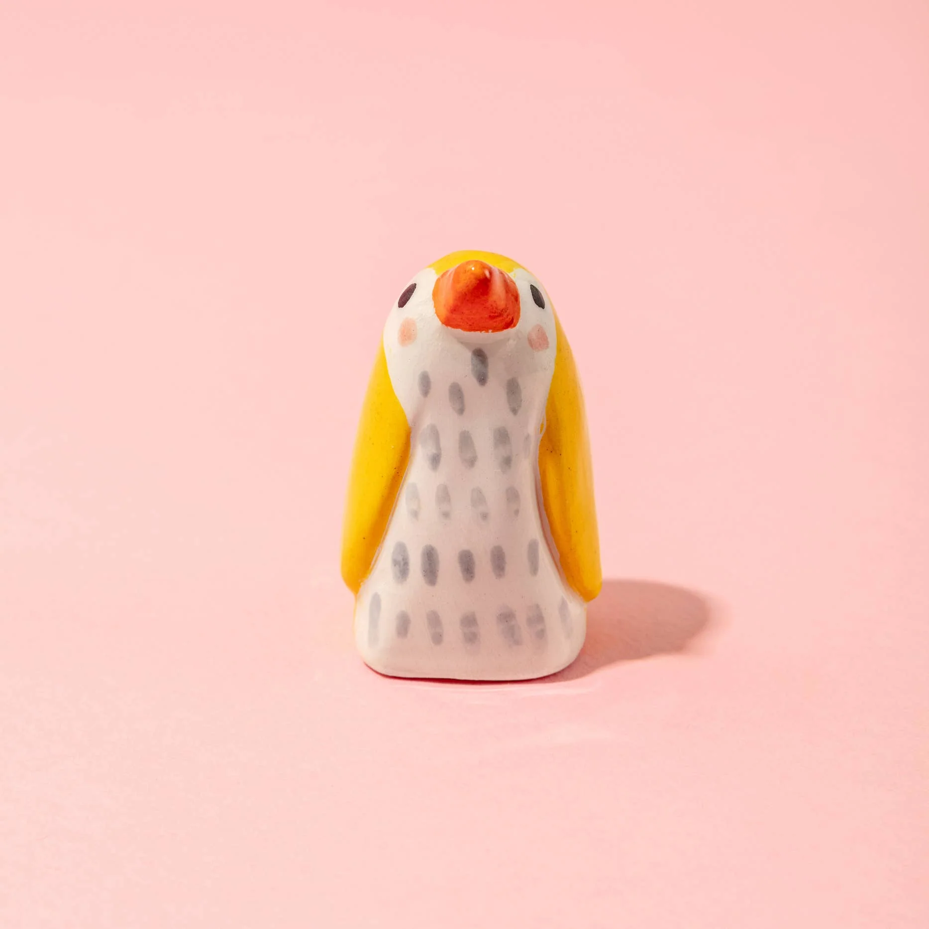 Kleine Keramikskulptur  |  Baby Pinguin gelb - Image 2