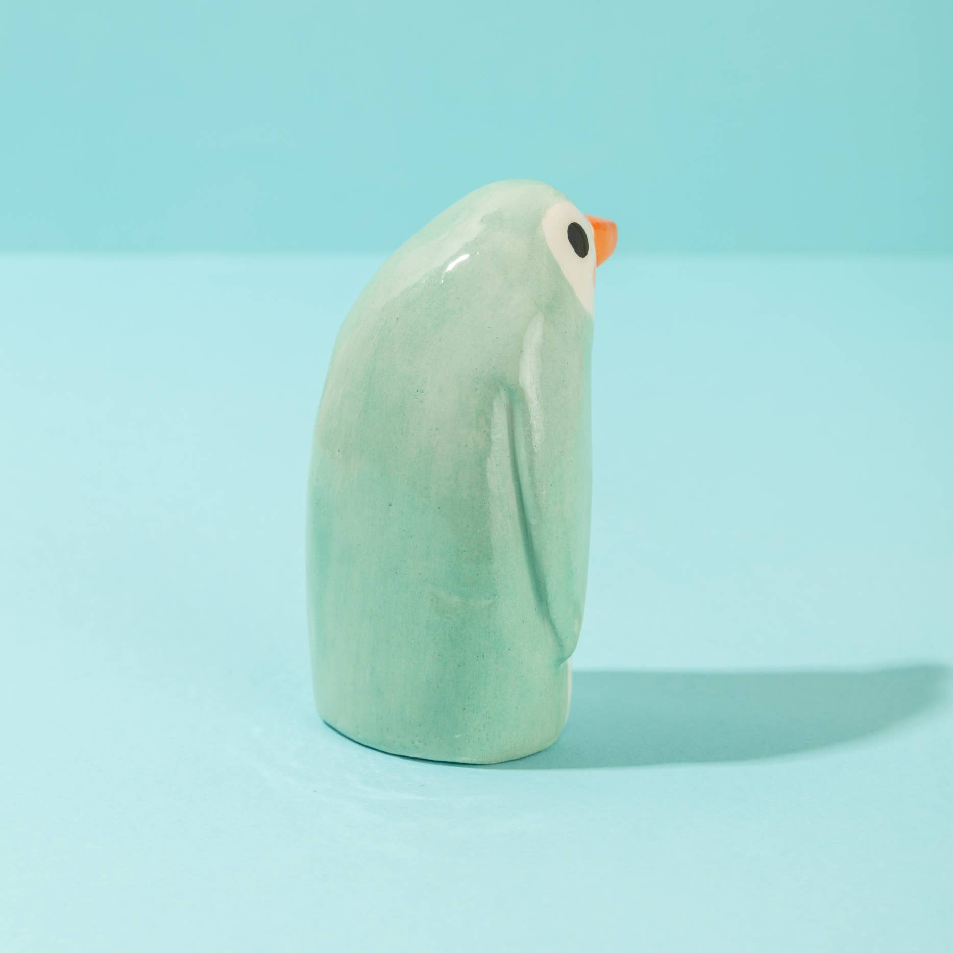 Kleine Keramikskulptur  |  Mama Pinguin mint - Image 3