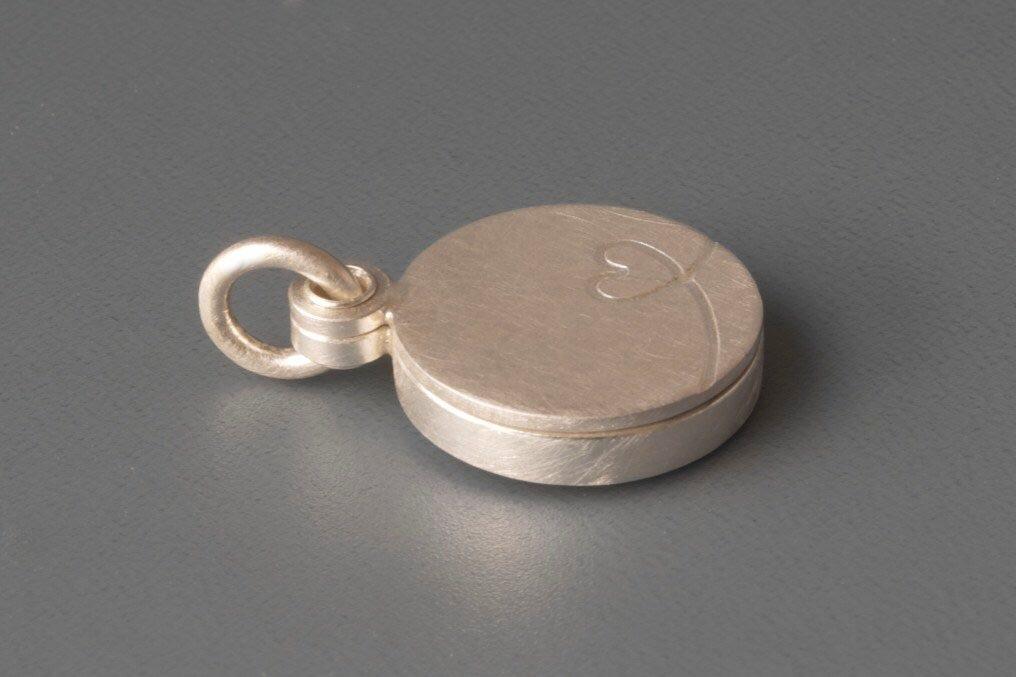 Kleines Medaillon aus Silber ein Herz von Mabotte - Image 3