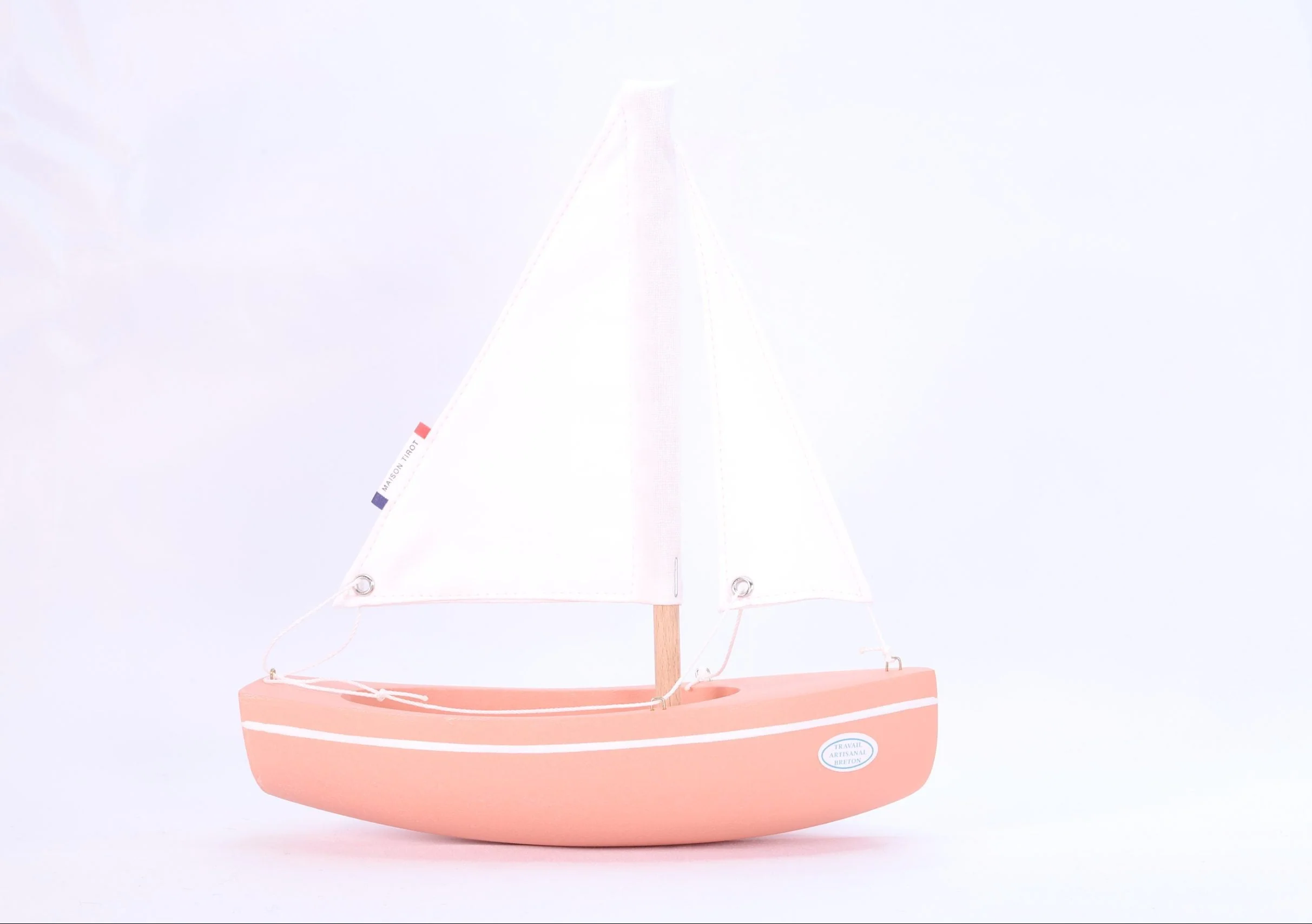 Kleines Segelboot aus Holz - flamingo-rosa - 21 cm