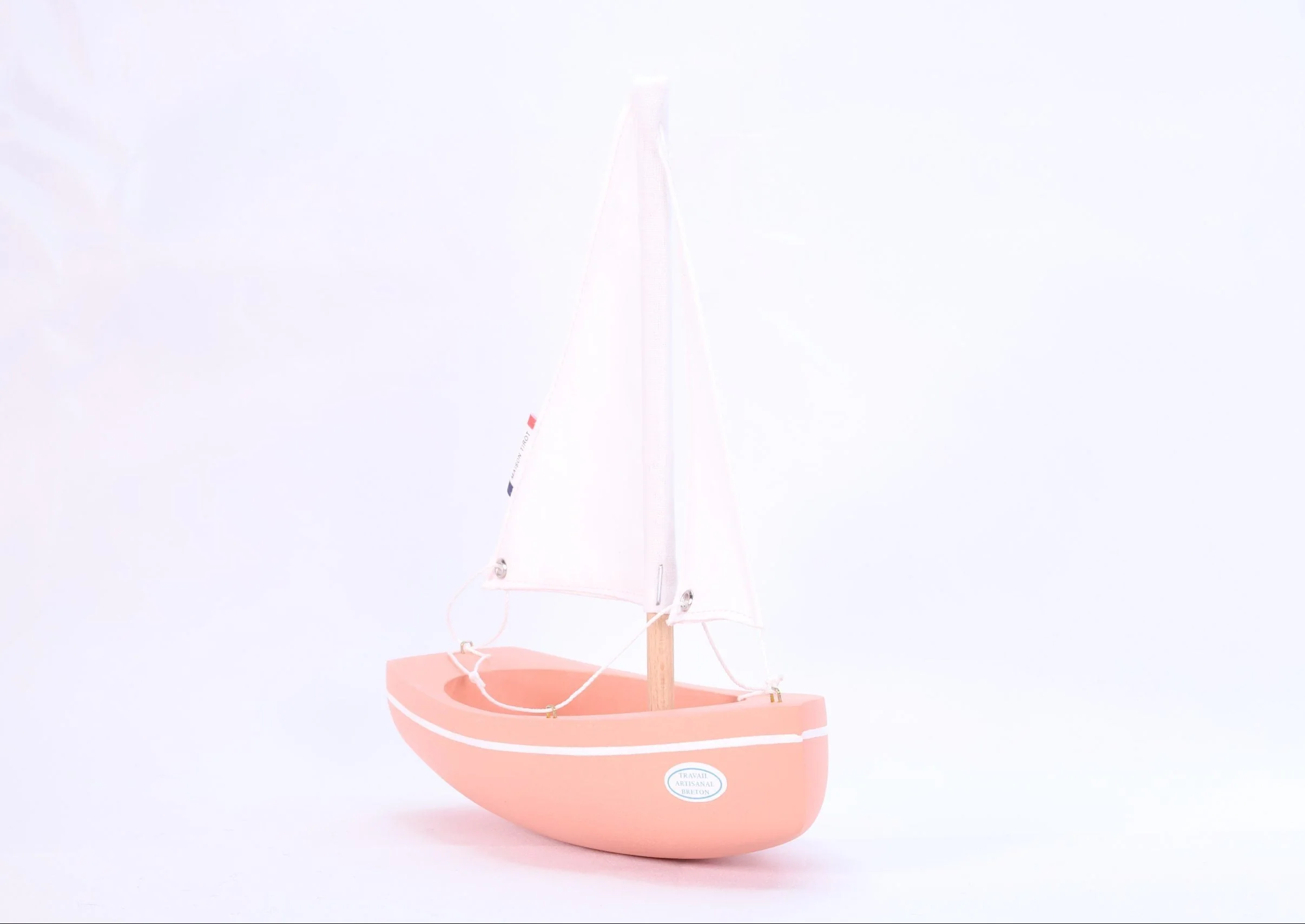 Kleines Segelboot aus Holz - flamingo-rosa - 21 cm - Image 2