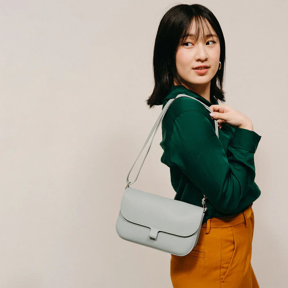 Lederhandtasche Wild Swan - dusty green hellblau