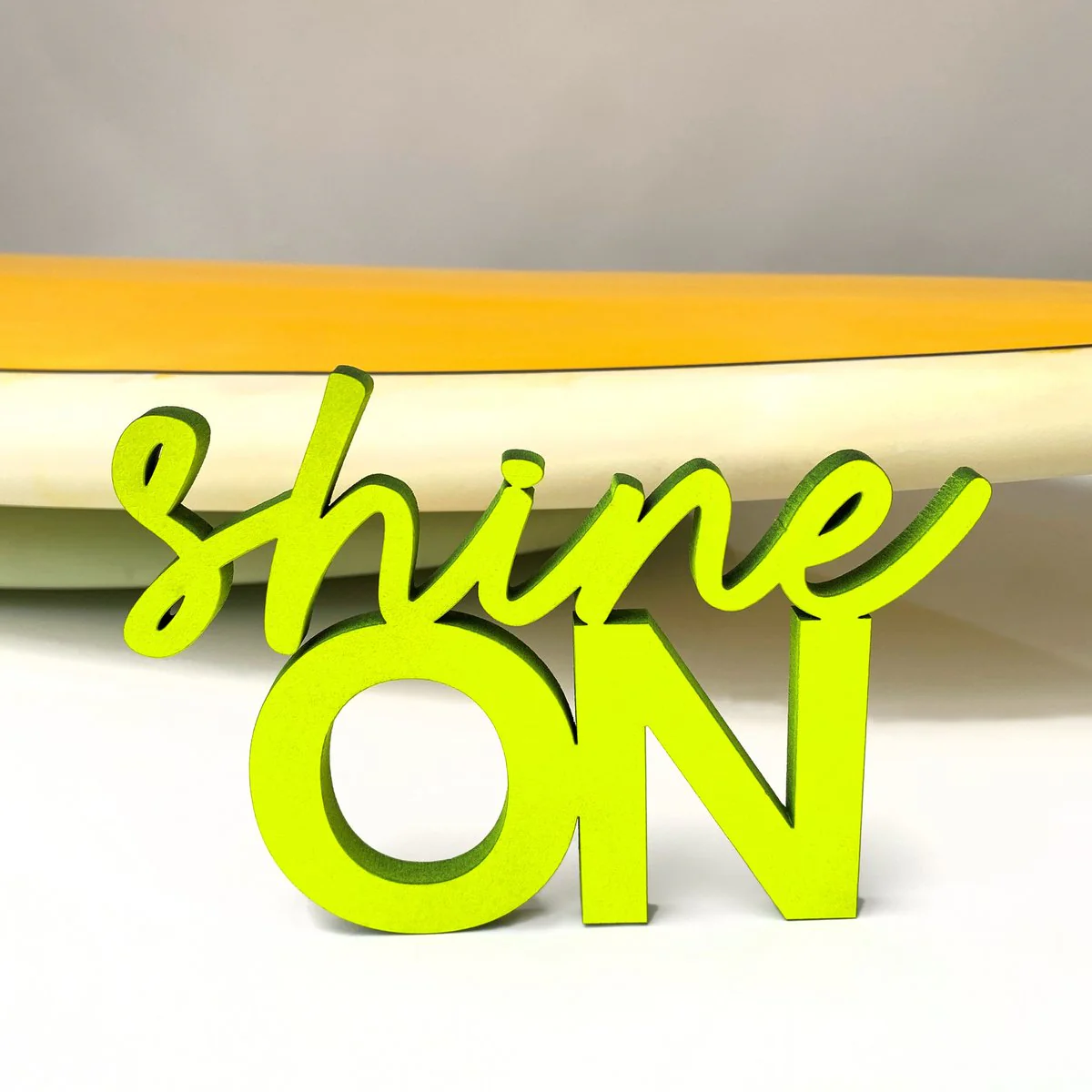 shine ON - neongelber 3D Schriftzug aus Holz
