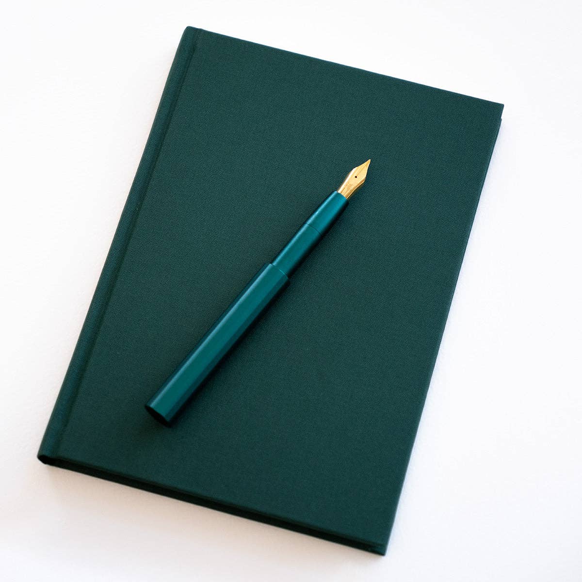 The Studio Pocket Fountain Pen 2.0: Ivy mit Fine Feder